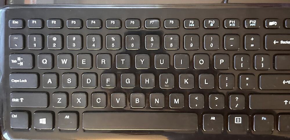 Amazon Basics USB Wired Keyboard KU-0833 Black Full Size QWERTY Plug & Play
